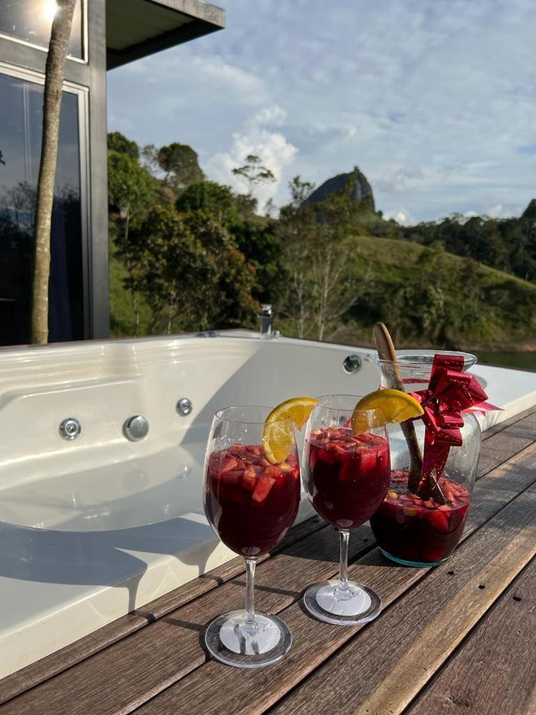 Cabana Privada Sin Prisa "Not Rush" Preciosa! Con Jacuzzi, Vista Y Acceso Directo Al Embalse, Vista A La Piedra , Deporte Acuatico Paddle Board And Breakfast Incluidos ! Imperdible กัวตาเป ภายนอก รูปภาพ