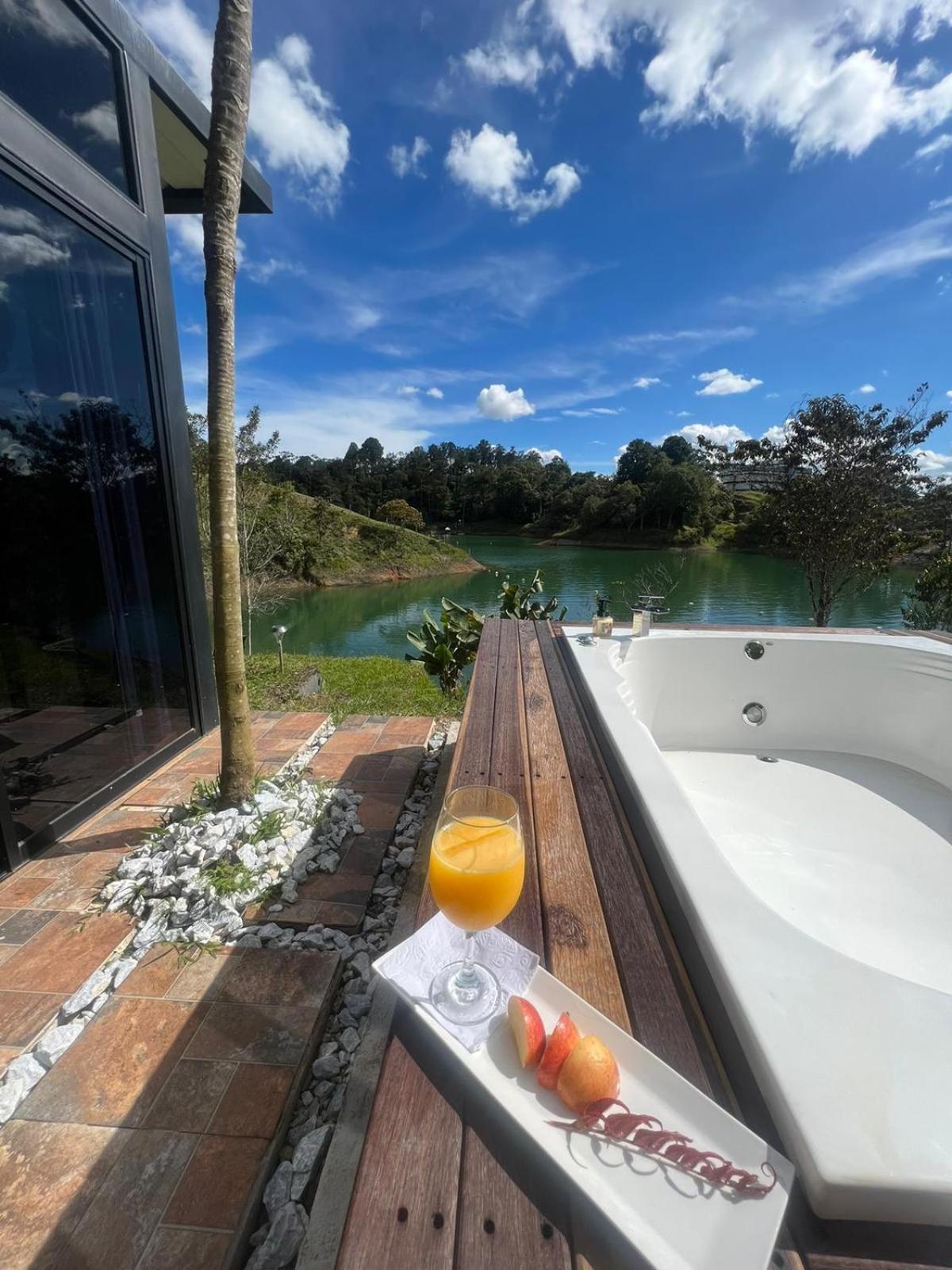 Cabana Privada Sin Prisa "Not Rush" Preciosa! Con Jacuzzi, Vista Y Acceso Directo Al Embalse, Vista A La Piedra , Deporte Acuatico Paddle Board And Breakfast Incluidos ! Imperdible กัวตาเป ภายนอก รูปภาพ