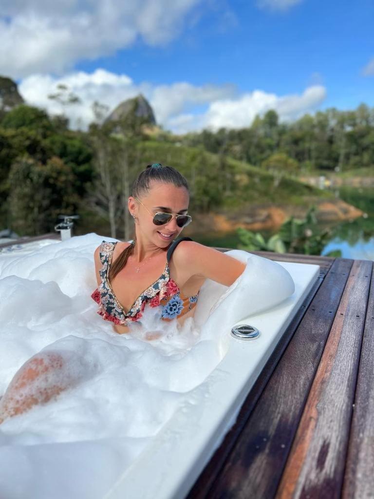 Cabana Privada Sin Prisa "Not Rush" Preciosa! Con Jacuzzi, Vista Y Acceso Directo Al Embalse, Vista A La Piedra , Deporte Acuatico Paddle Board And Breakfast Incluidos ! Imperdible กัวตาเป ภายนอก รูปภาพ